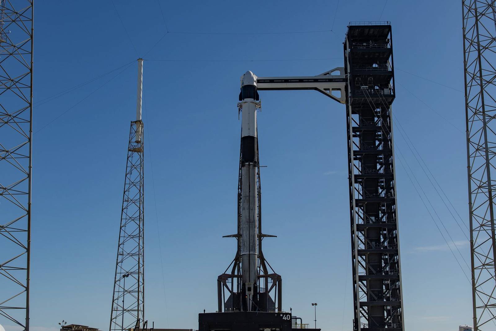 Falcon 9 and Dragon vertical at SLC-40, object only