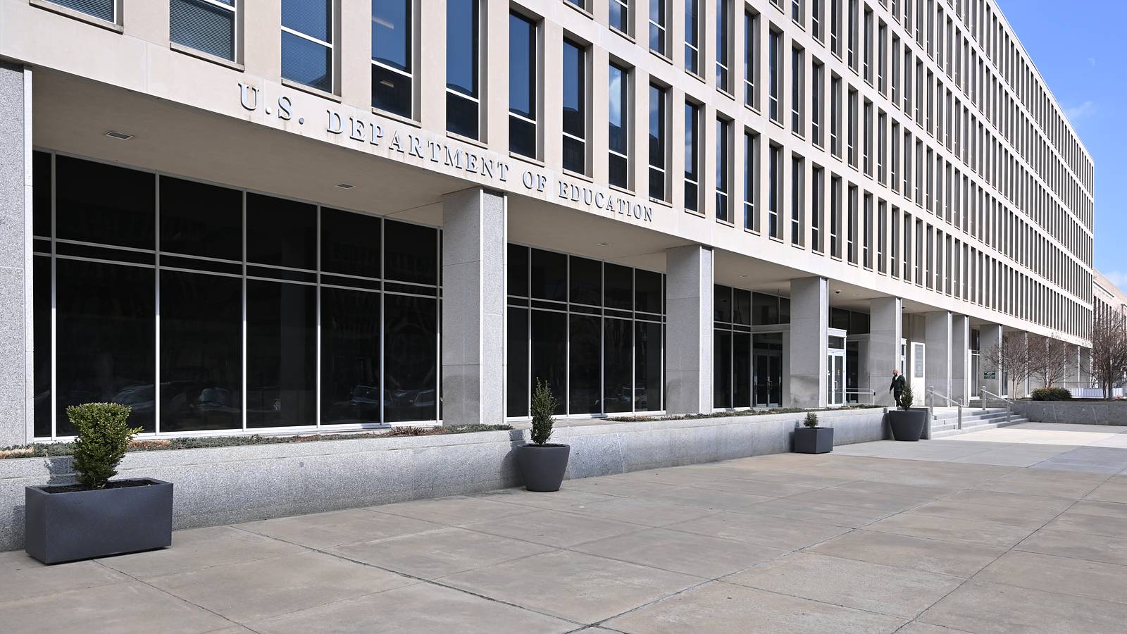 Student loan borrowers in default get an online help center