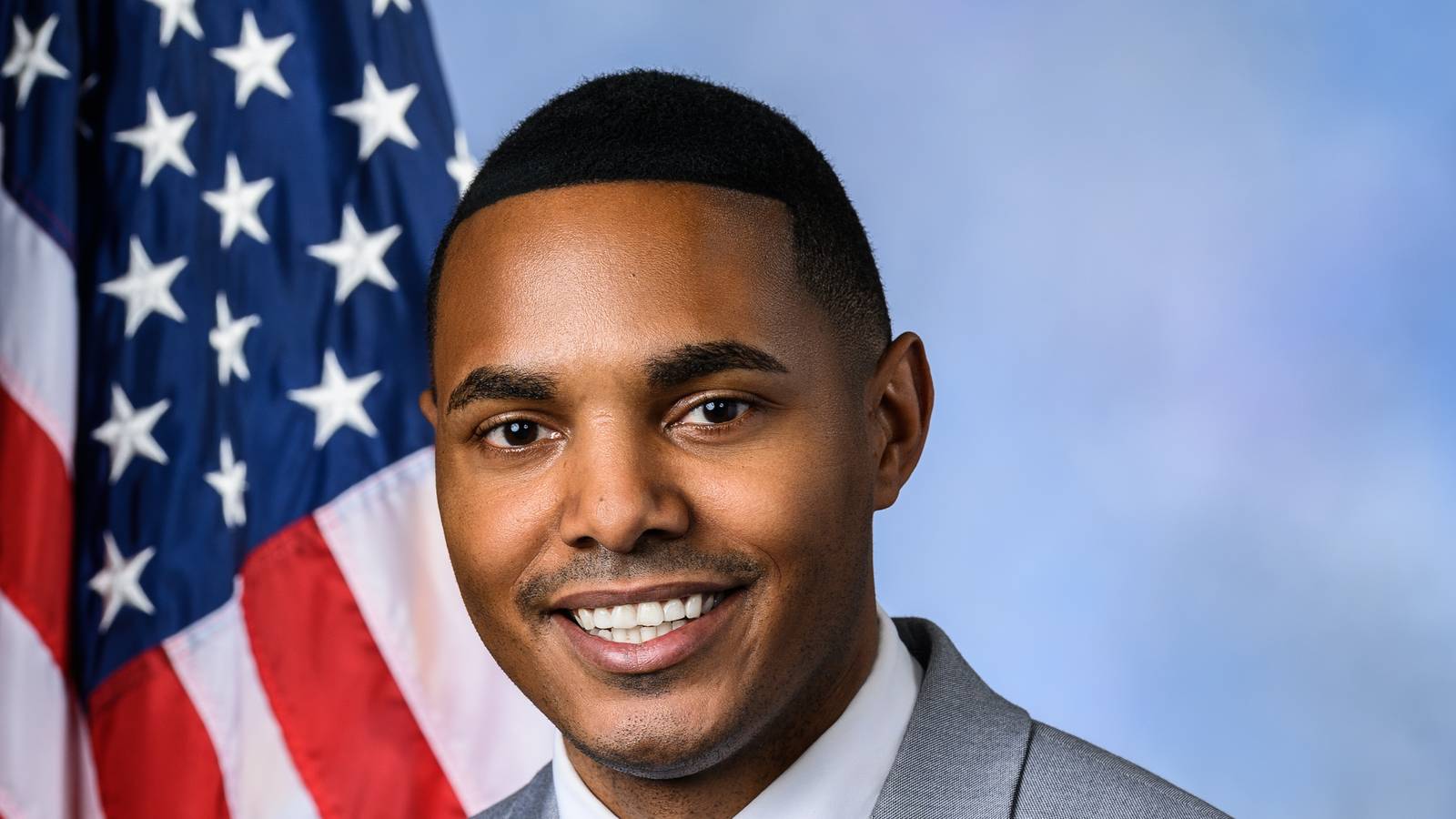 Official portrait of US Representative Ritchie Torres of New York in front of the US flag