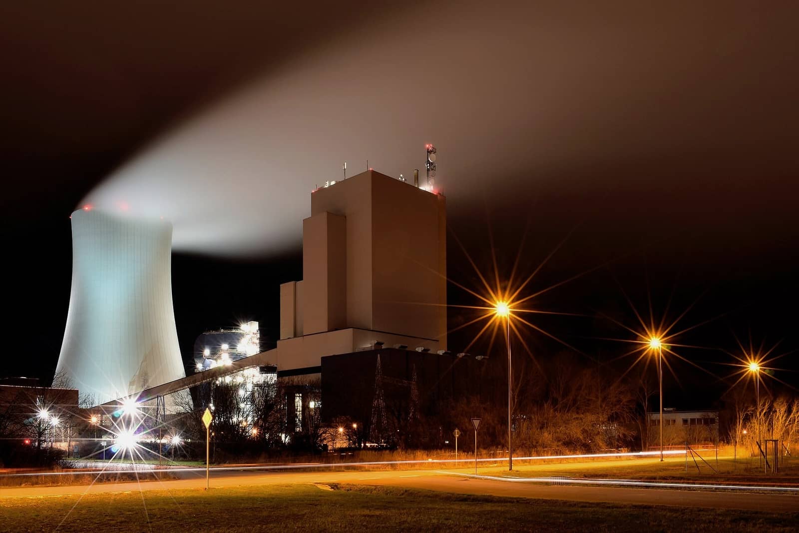 Abstract reactor still — cooling shape and light