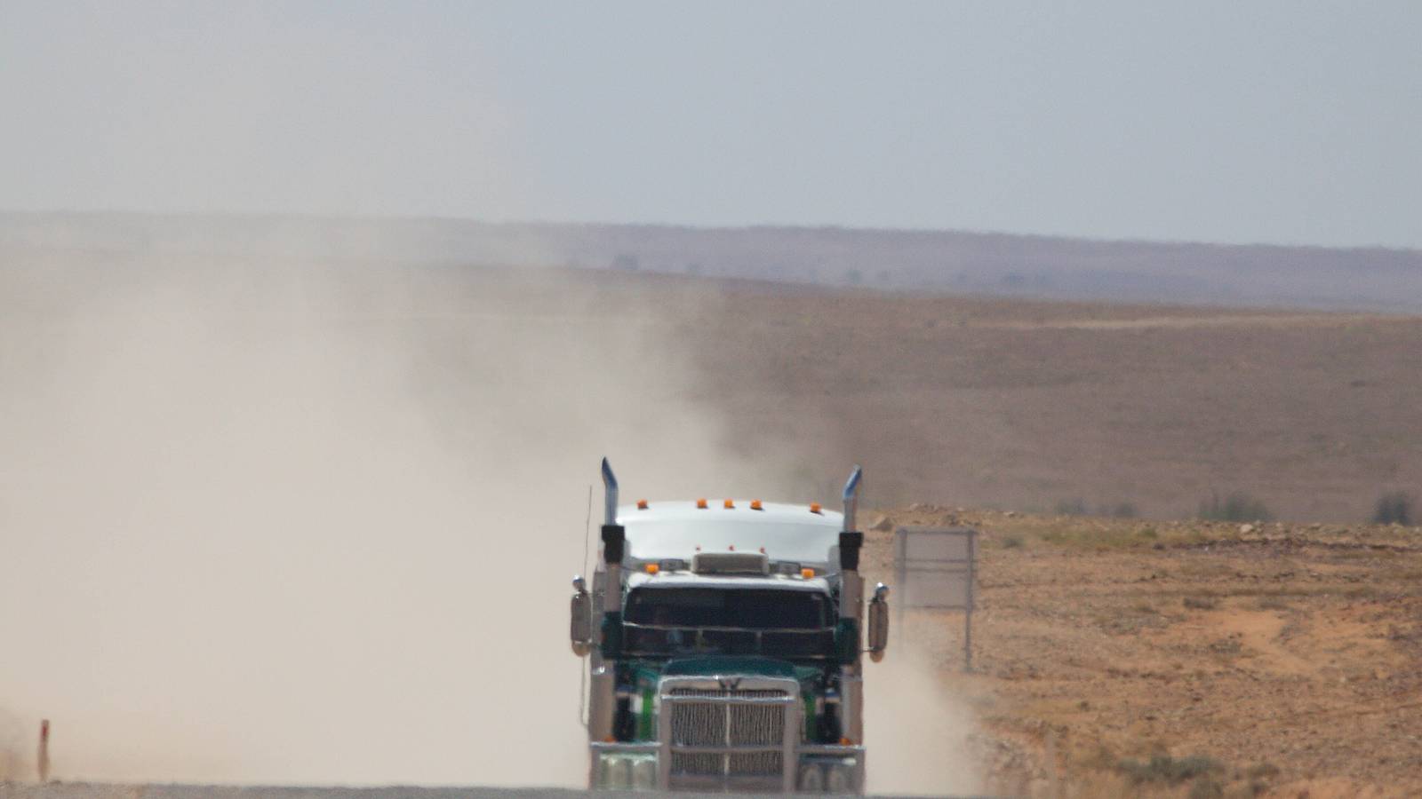 Strzelecki Track sealing nears halfway with a new 67 km stage