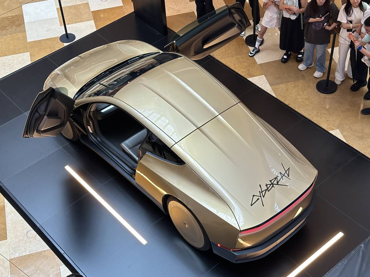Tesla's Cybercab has no steering wheel. Who can tell it no?