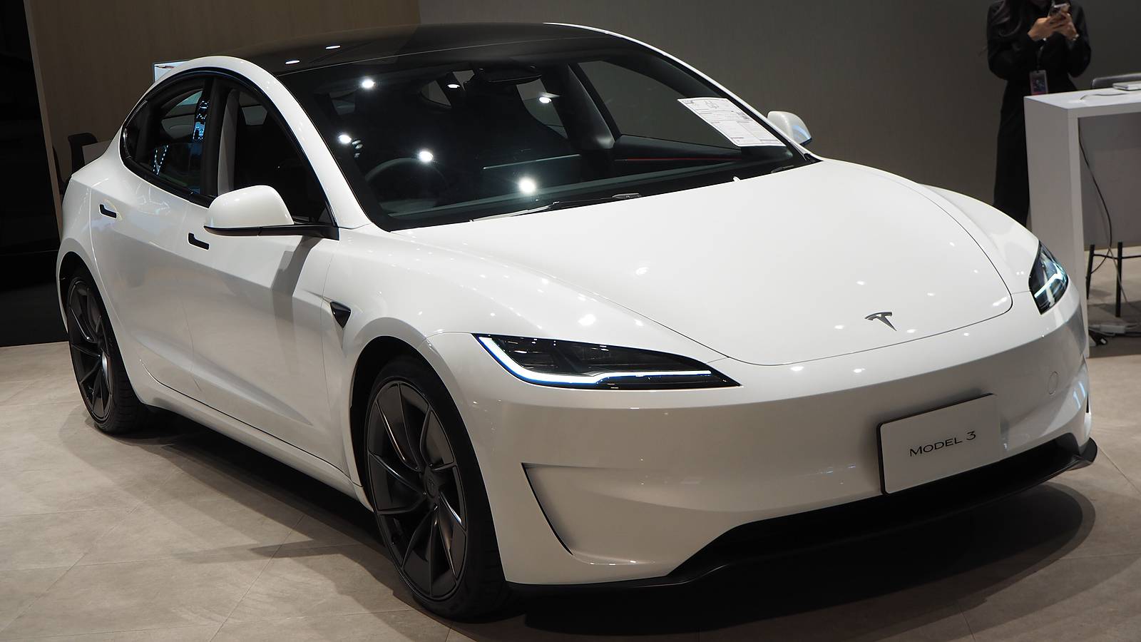 Tesla's Model 3 gets a 16-inch screen and a quicker Performance