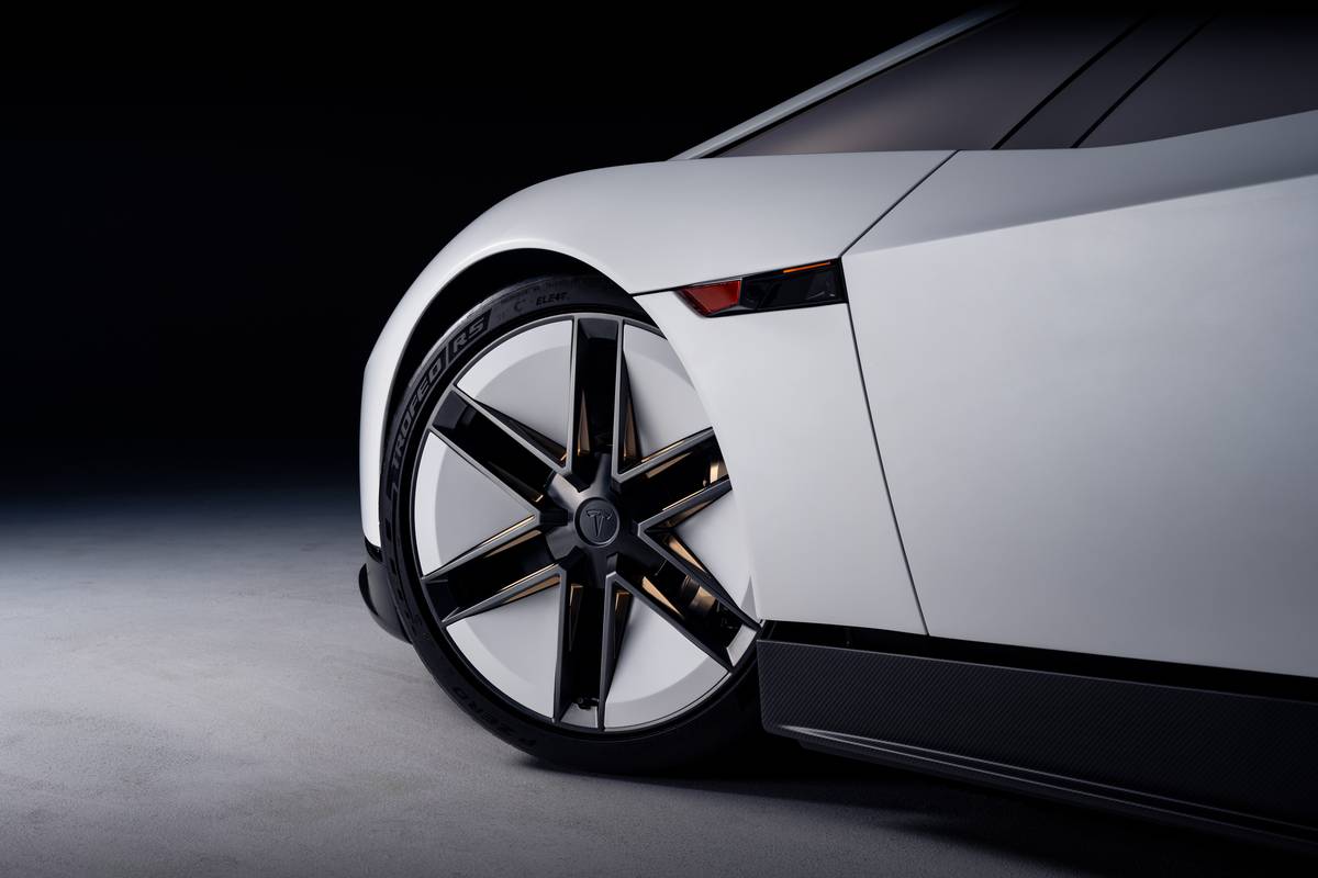 Tesla Roadster specs, trim by trim, vs the 2017 promise