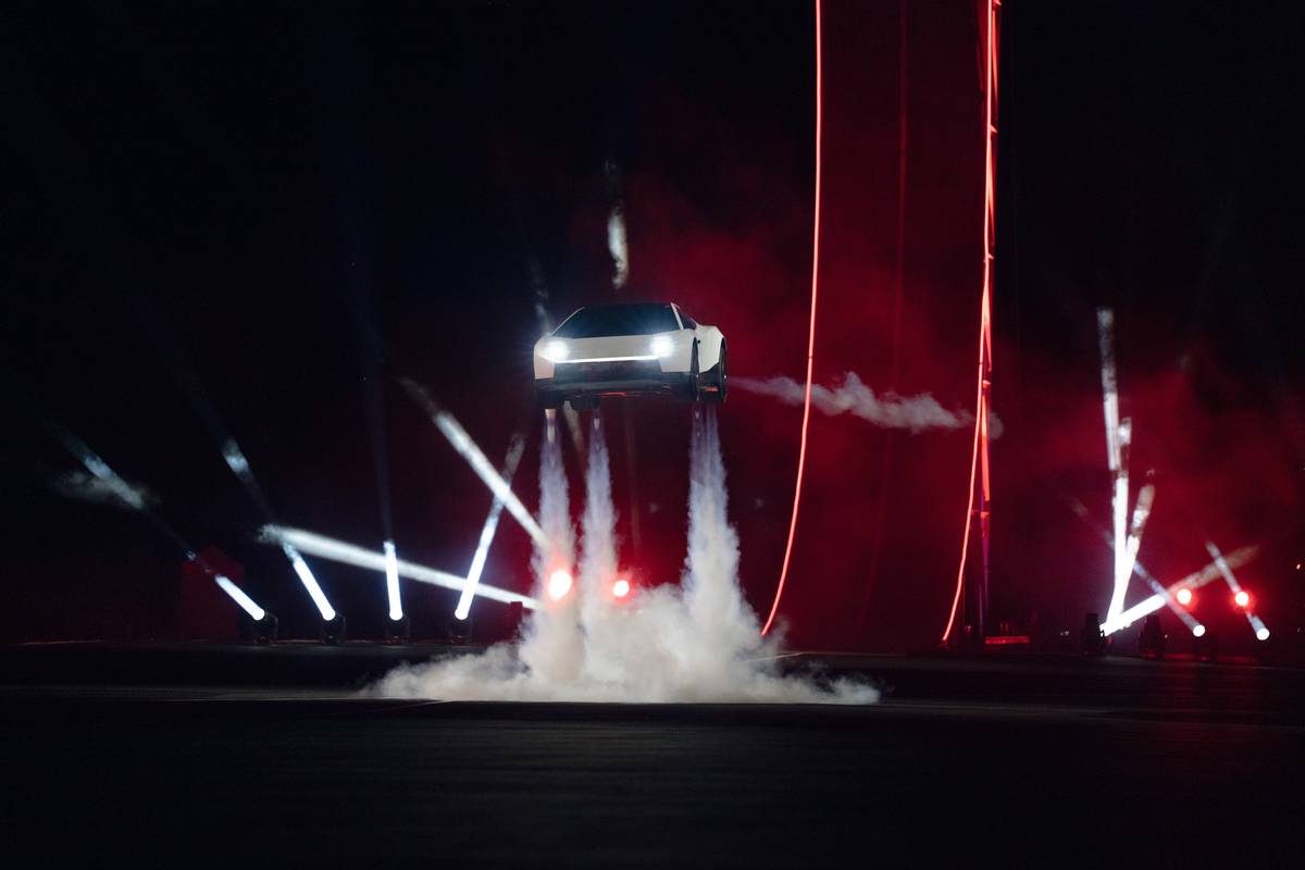 Tesla Roadster specs, trim by trim, vs the 2017 promise