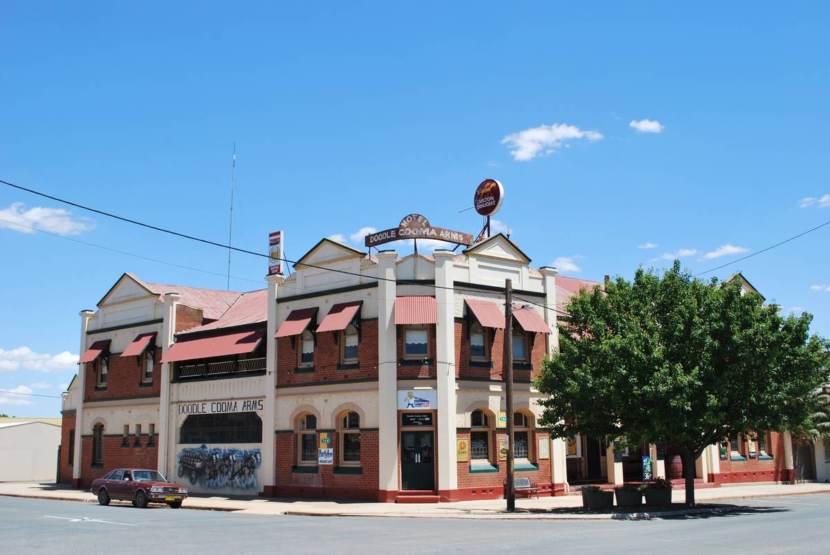 Doodle Cooma Arms Hotel, Henty
