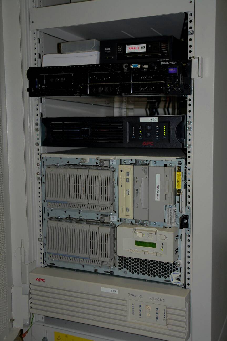 HP APC computer rack