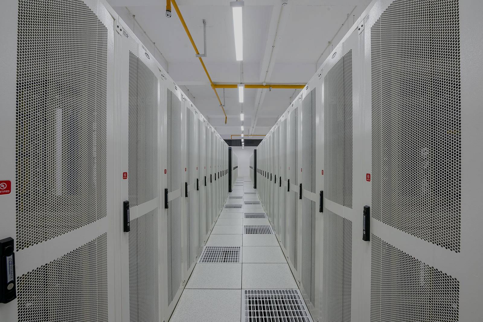 Data centre server racks