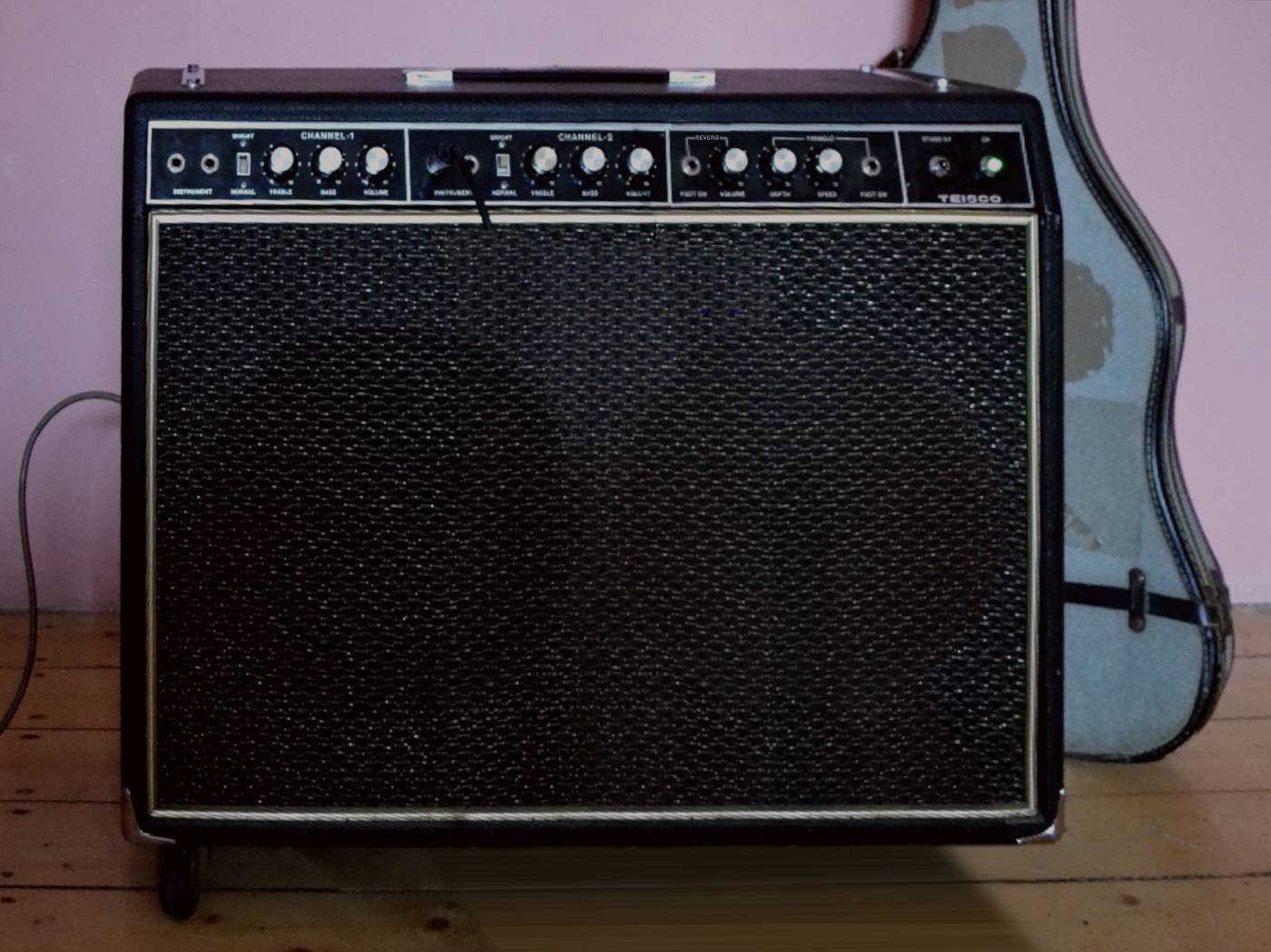 Tube guitar amp and valves still